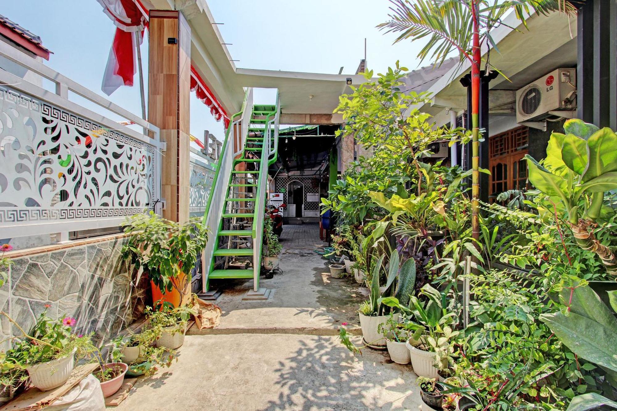 Capital O 92929 Hotel New Tirta Kencana Syariah Тегал Екстериор снимка