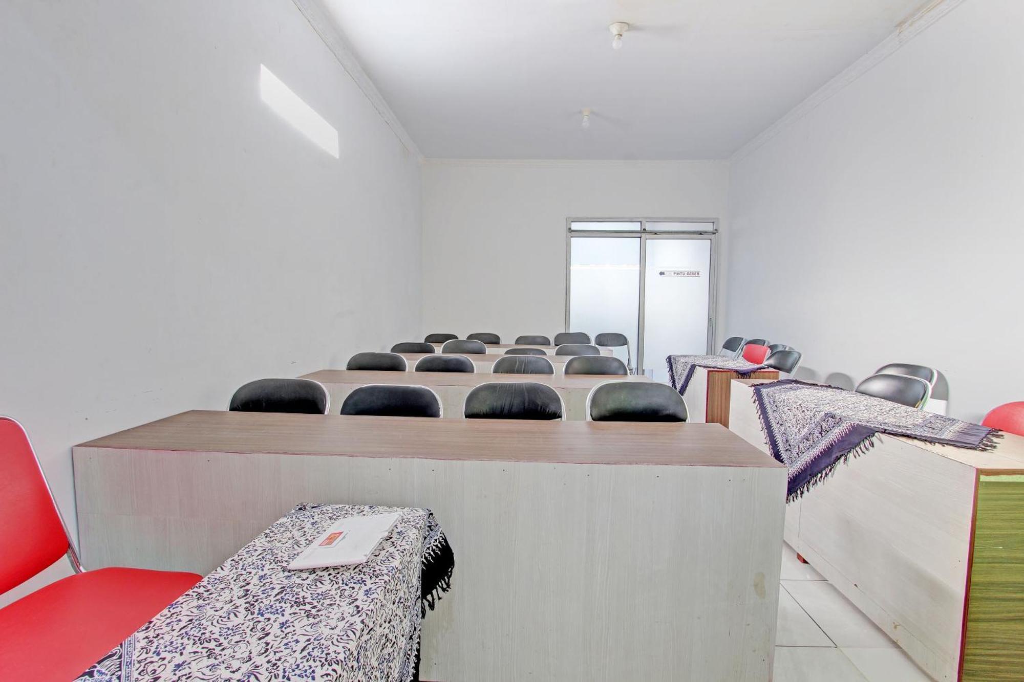 Capital O 92929 Hotel New Tirta Kencana Syariah Тегал Екстериор снимка
