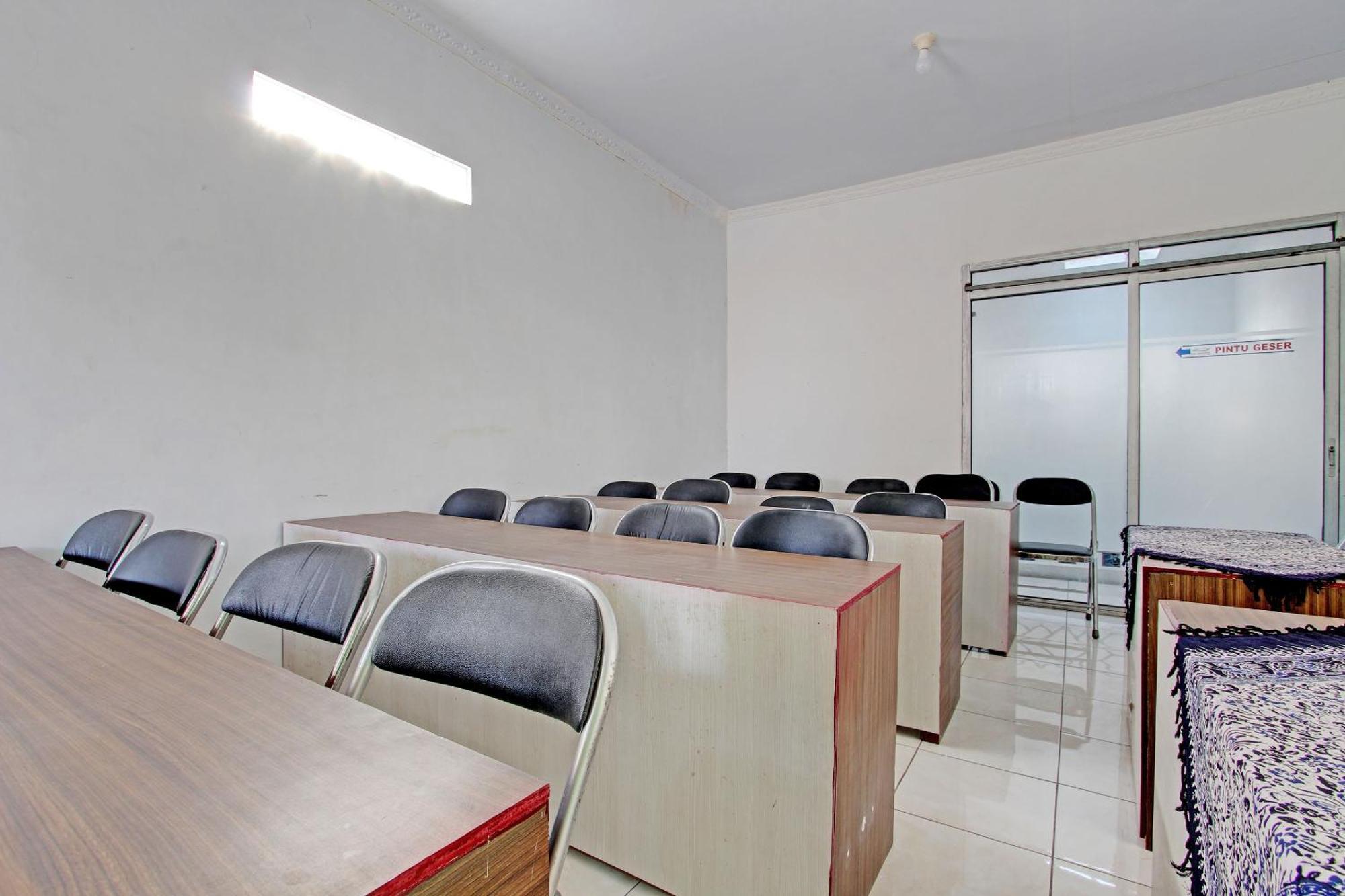 Capital O 92929 Hotel New Tirta Kencana Syariah Тегал Екстериор снимка