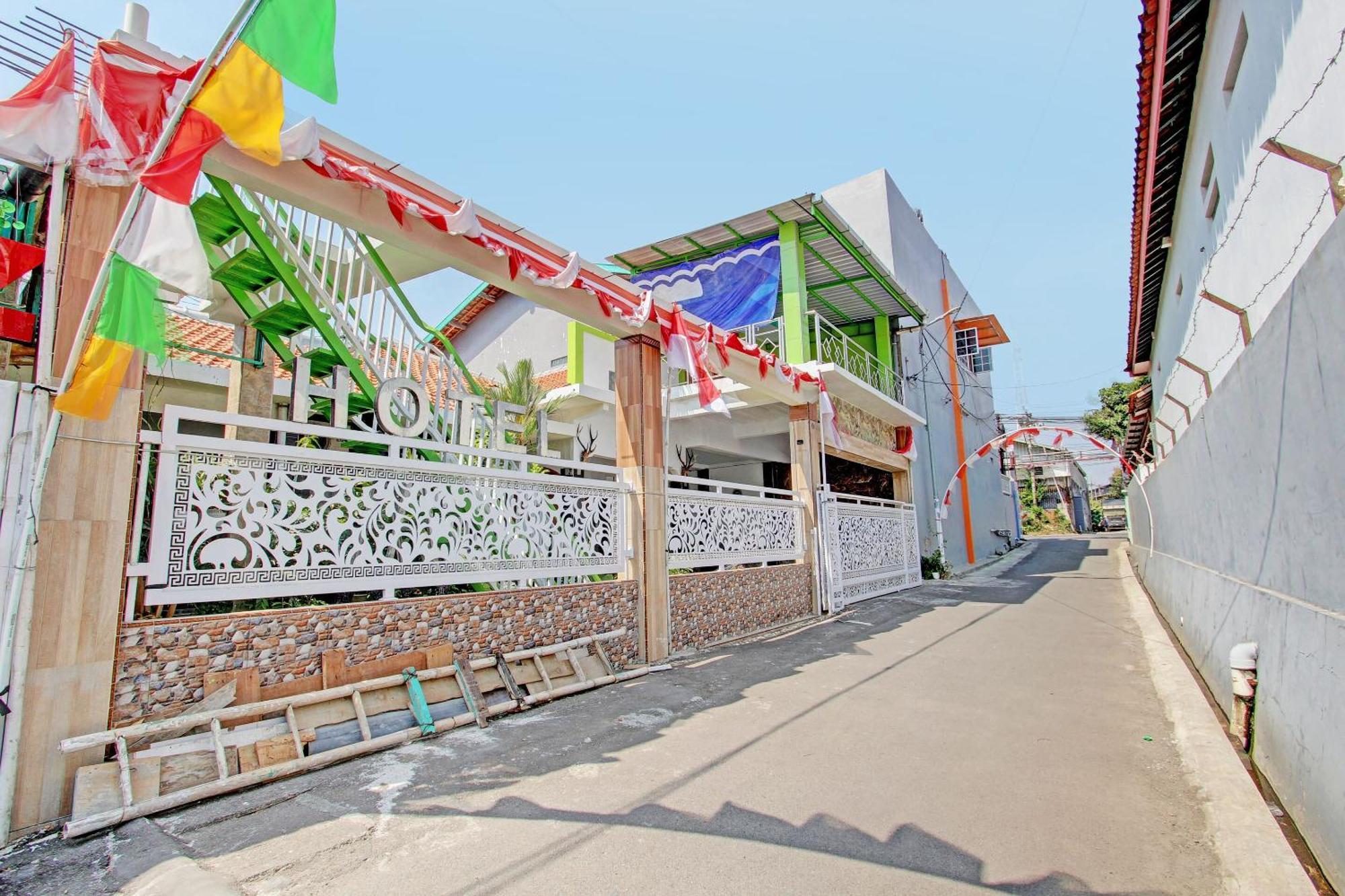 Capital O 92929 Hotel New Tirta Kencana Syariah Тегал Екстериор снимка