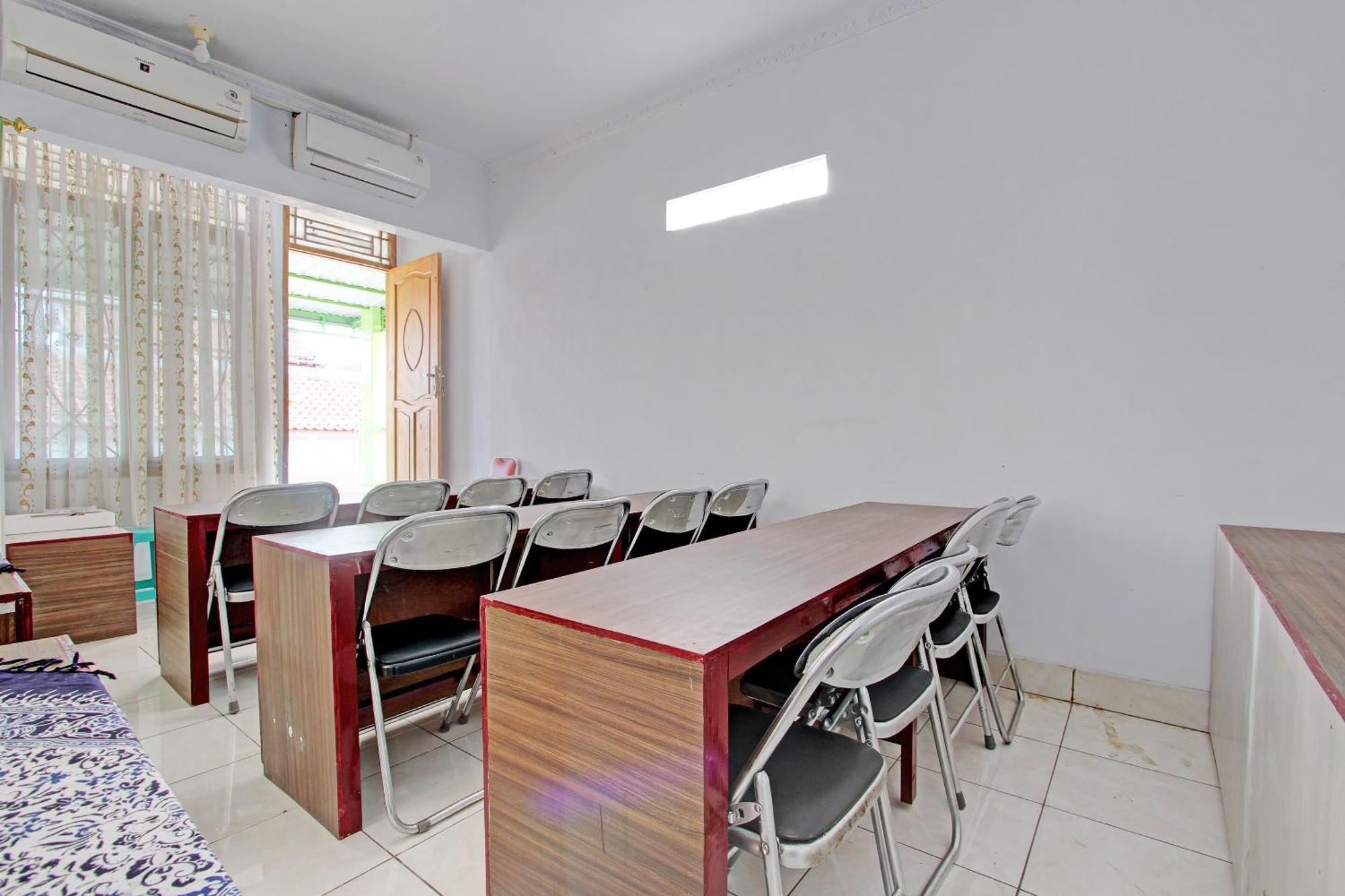 Capital O 92929 Hotel New Tirta Kencana Syariah Тегал Екстериор снимка