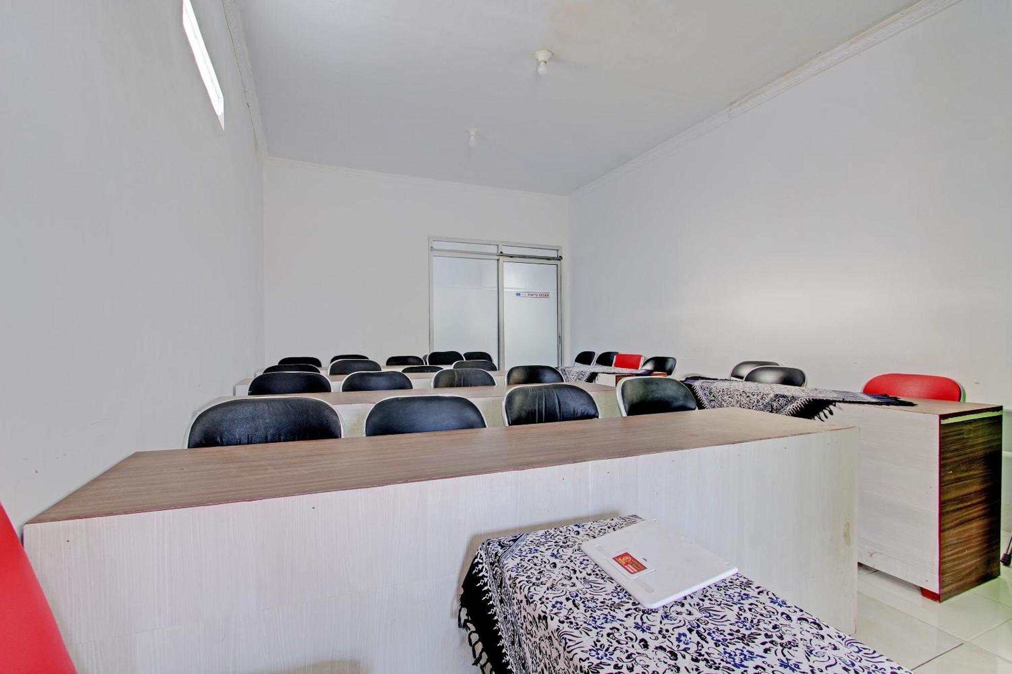 Capital O 92929 Hotel New Tirta Kencana Syariah Тегал Екстериор снимка